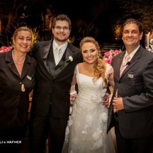 374489_565995856802201_1931009650_n